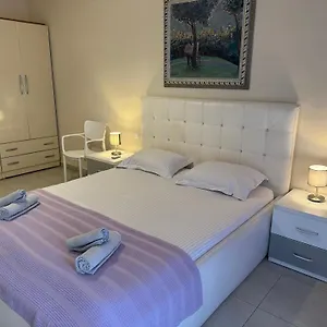 marinela-apartment-tirana.hotels-in-tirana.com/